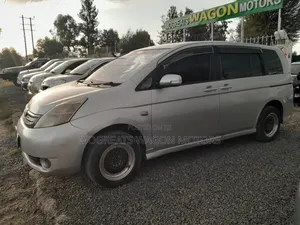 Toyota ISIS 2008 Silver