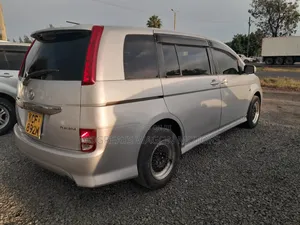 Toyota ISIS 2008 Silver