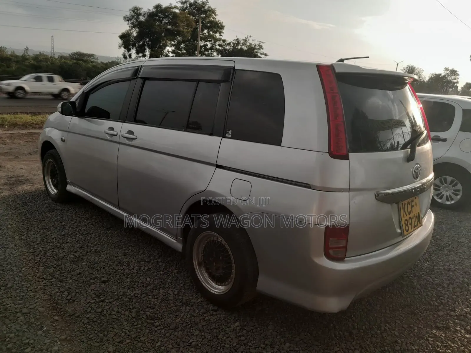 Toyota ISIS 2008 Silver