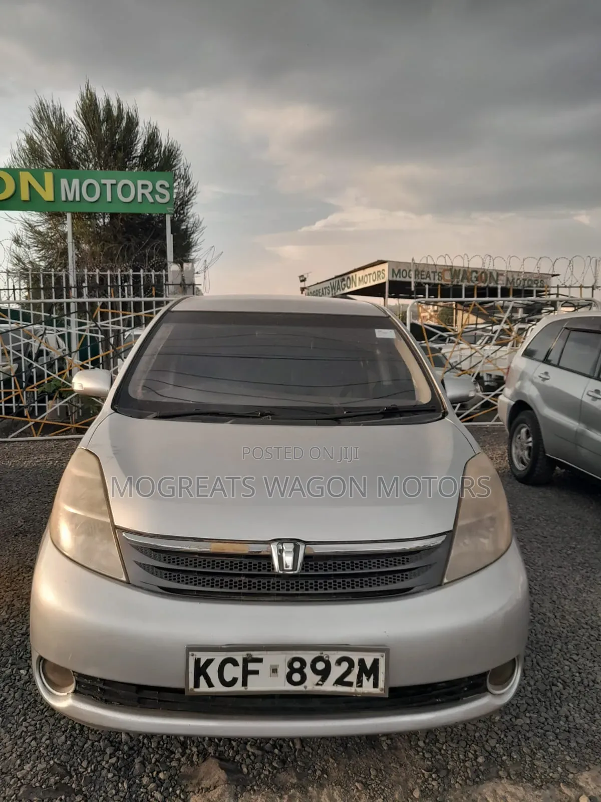 Toyota ISIS 2008 Silver