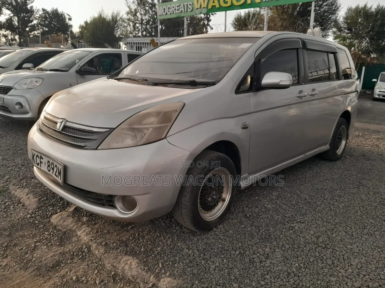 Toyota ISIS 2008 Silver