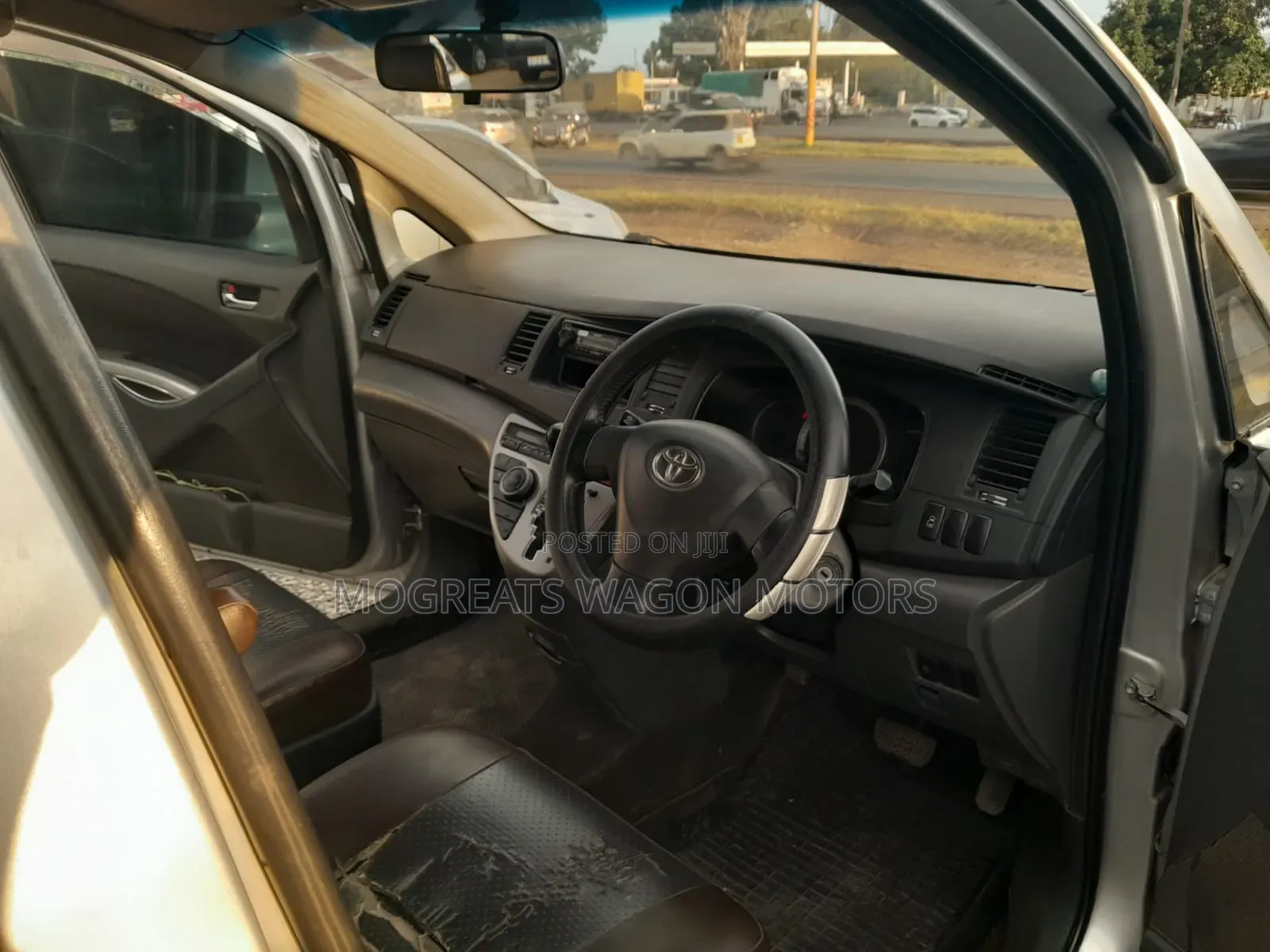 Toyota ISIS 2008 Silver