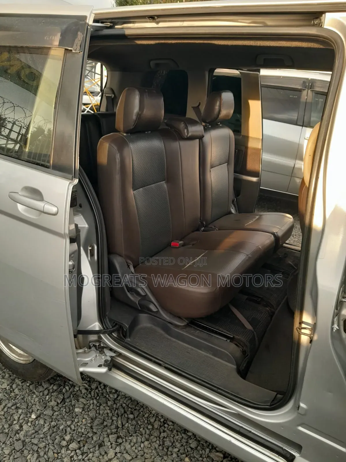 Toyota ISIS 2008 Silver