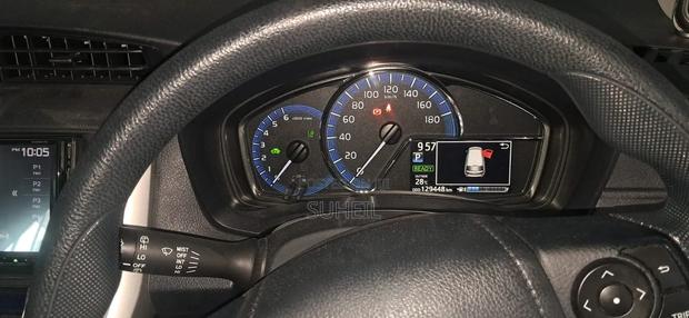 Toyota Fielder Hybrid 2019 - thumbnail 2