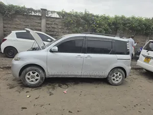 Toyota Sienta 2009 Silver