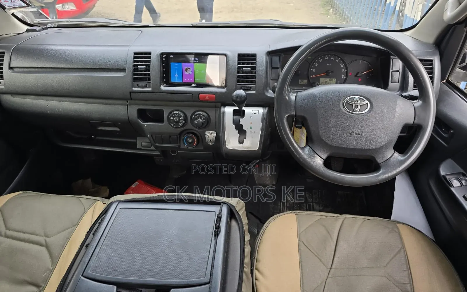Toyota HiAce 2016 Silver
