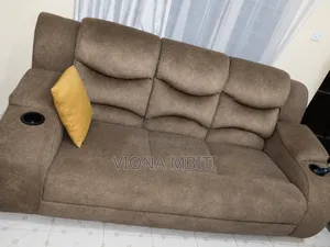 Luxury 3-Seater Recliner Sofa With Cup Holders – Excellent Condition