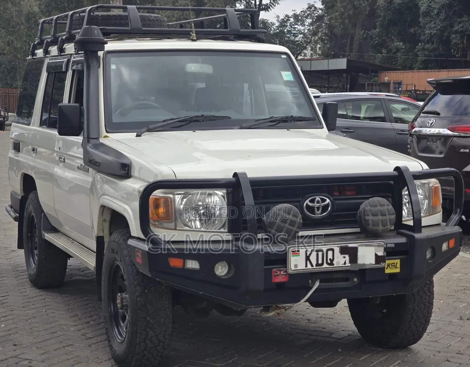 Toyota Land Cruiser 2016 White