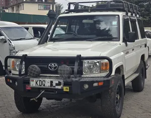 Toyota Land Cruiser 2016 White