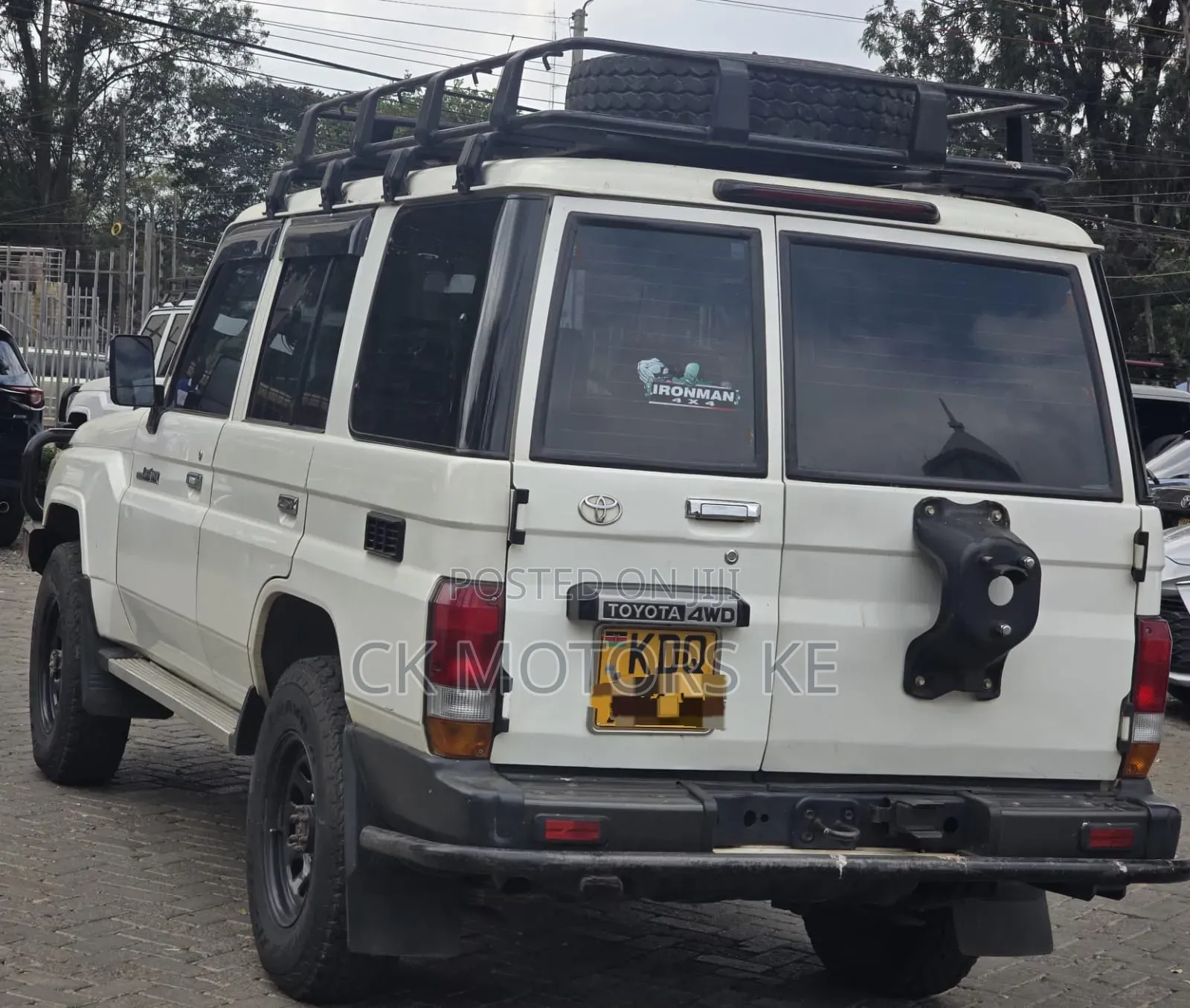 Toyota Land Cruiser 2016 White