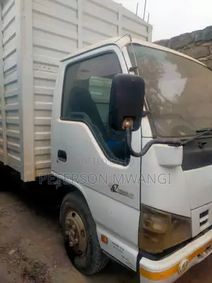 Reliable Isuzu Canter 6-Tyre Truck for Sale