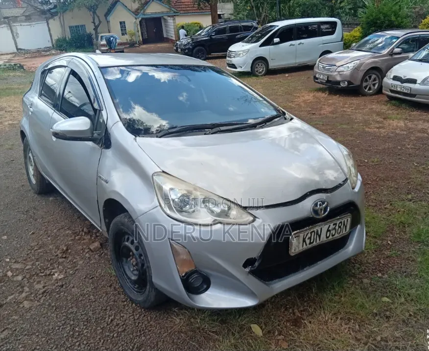 Toyota Aqua 2015 Silver
