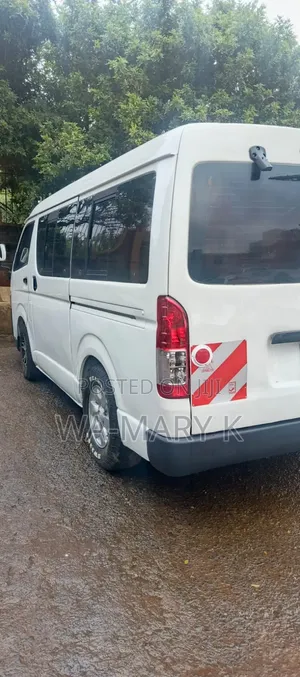 Toyota HiAce 2007 White