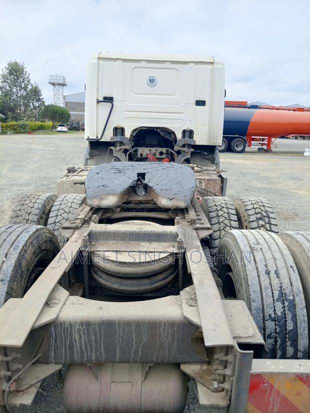Scania P380 Terious With Helper