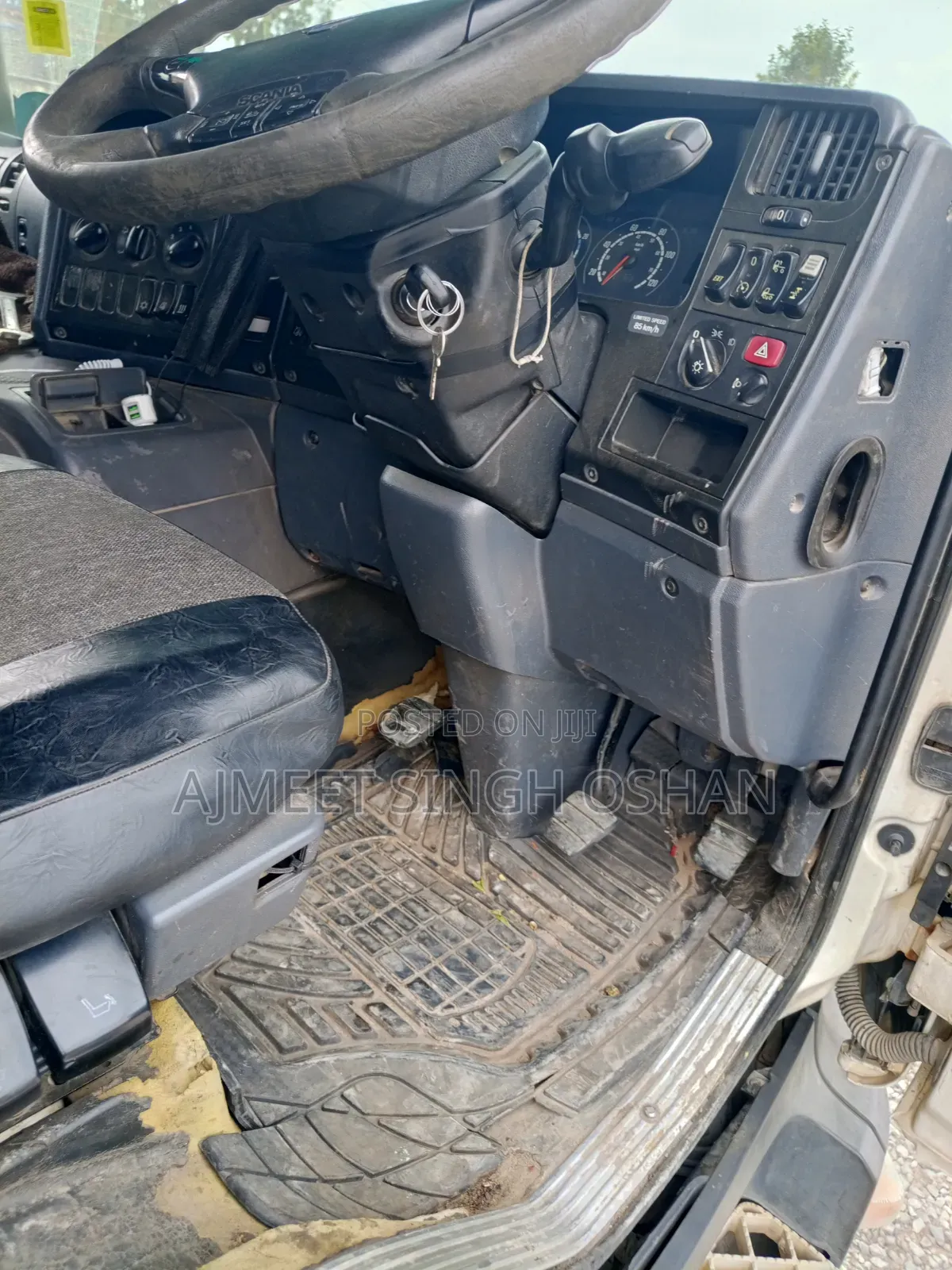 Scania P380 Terious With Helper