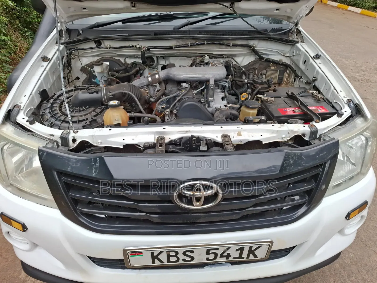 Toyota Hilux SR 4x4 2013 White