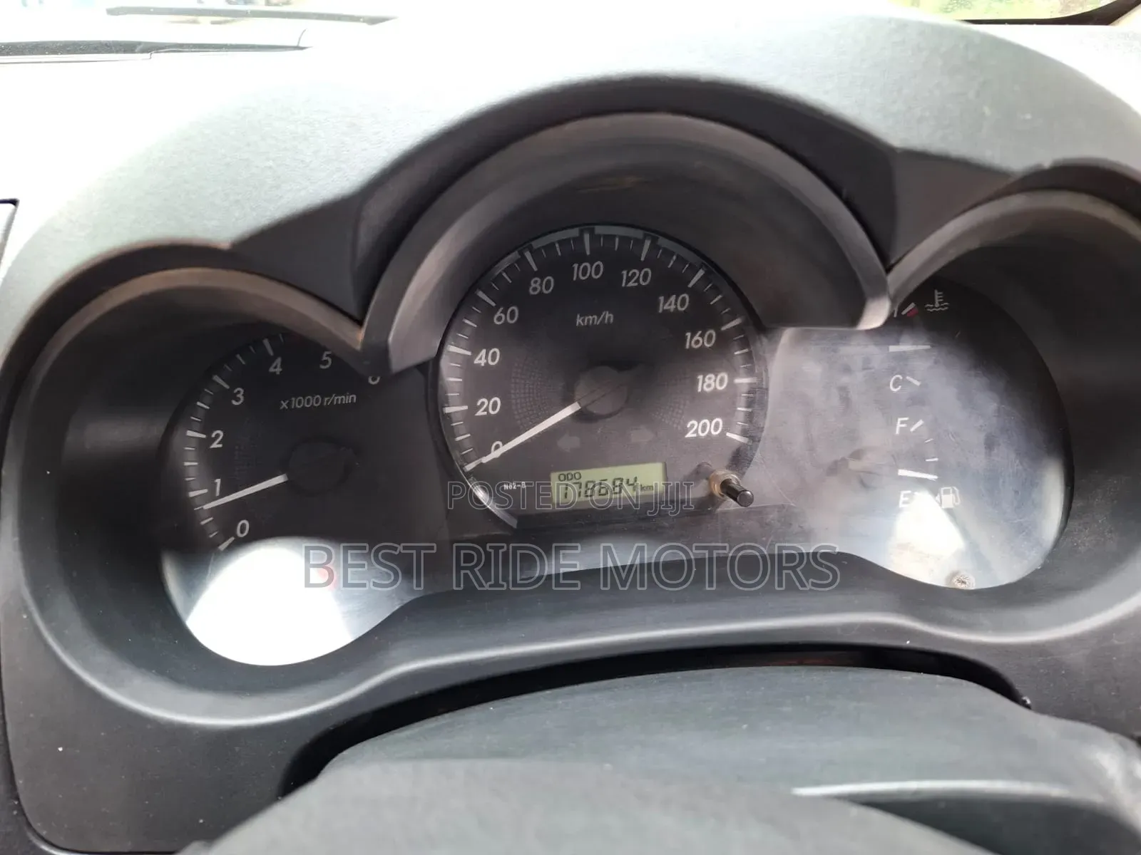 Toyota Hilux SR 4x4 2013 White
