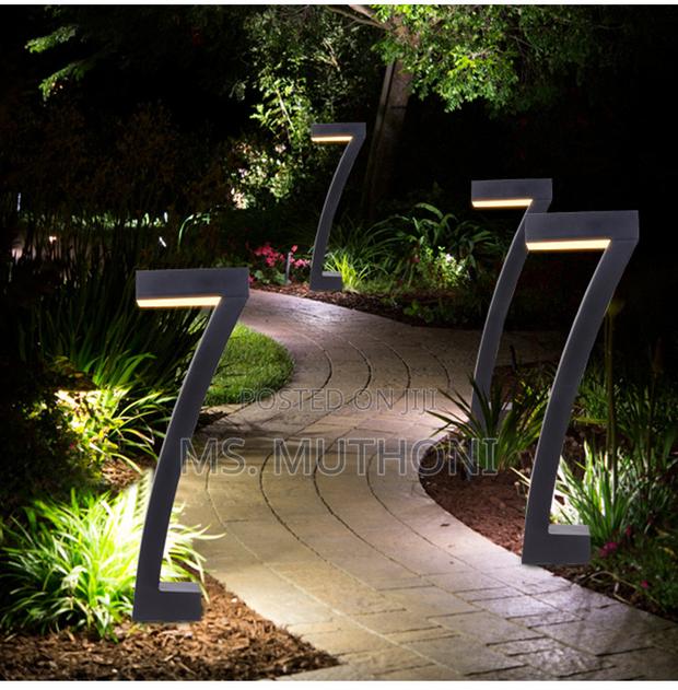 *'7' Shape Solar Garden Pathway Lights With Modern Matte Black Finish - thumbnail 2