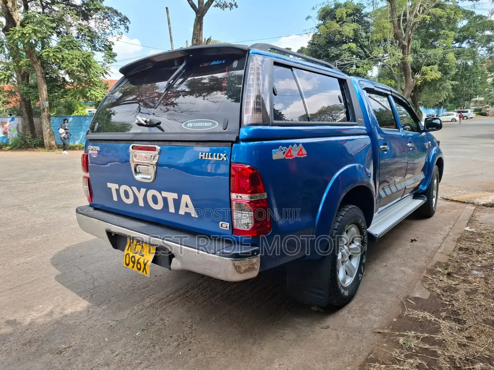 Toyota Hilux 2010 Blue