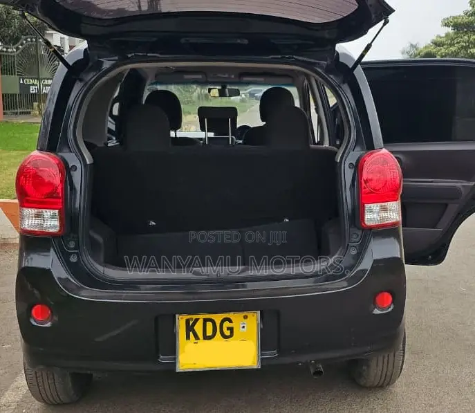 Toyota Porte 2014 Black