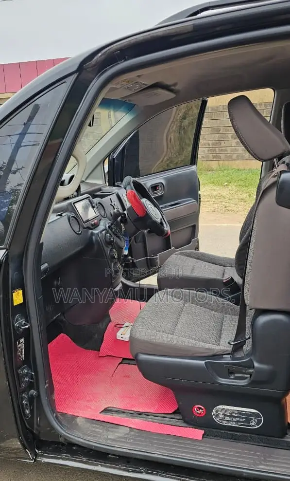 Toyota Porte 2014 Black