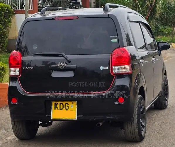 Toyota Porte 2014 Black