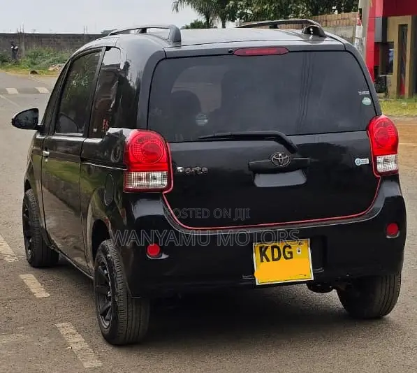 Toyota Porte 2014 Black