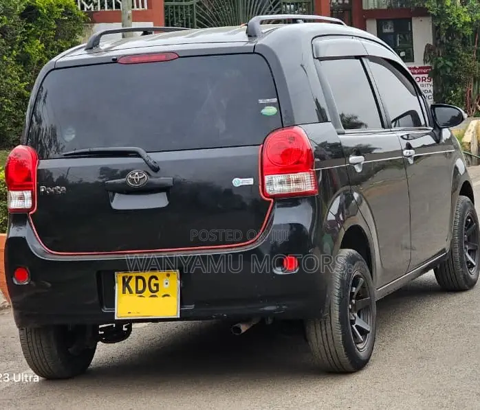Toyota Porte 2014 Black