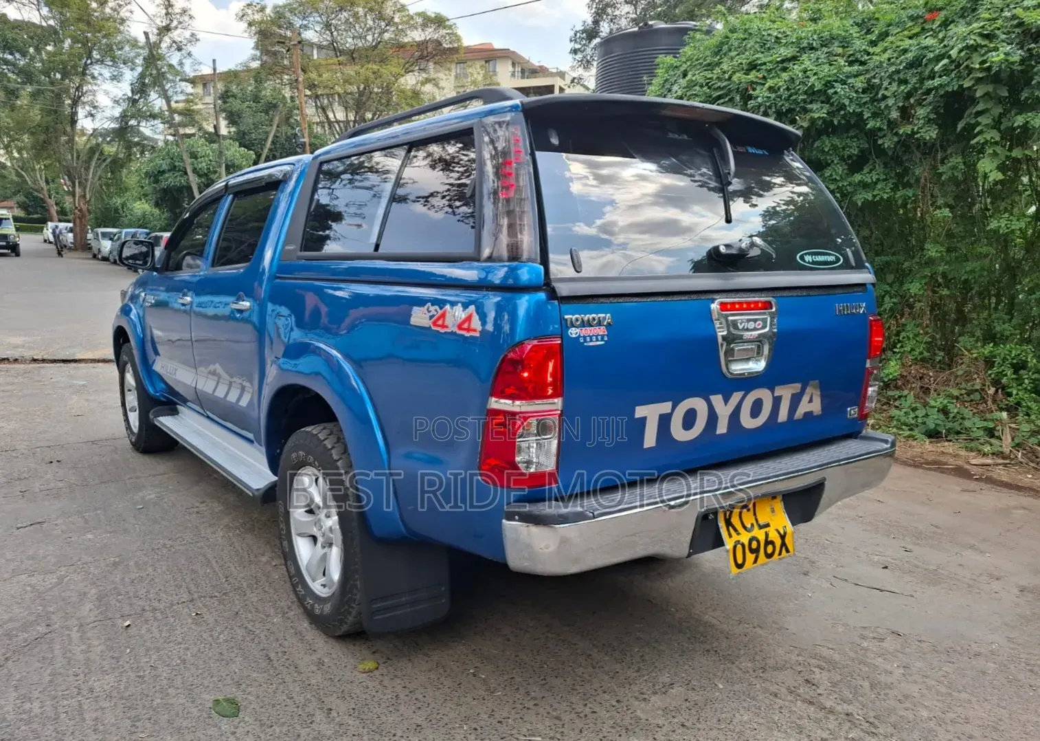 Toyota Hilux 2010 Blue