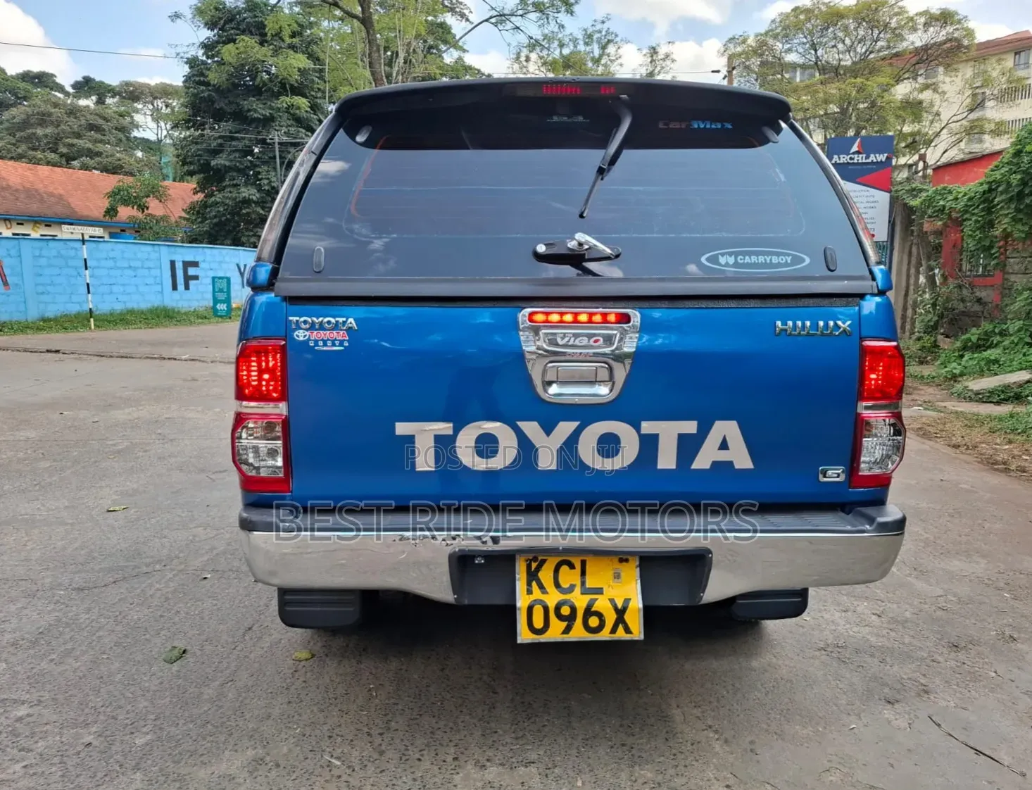Toyota Hilux 2010 Blue