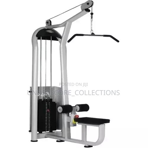 Commercial-Grade Lat Pulldown Machine