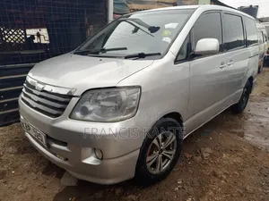 Toyota Noah 2009 Silver