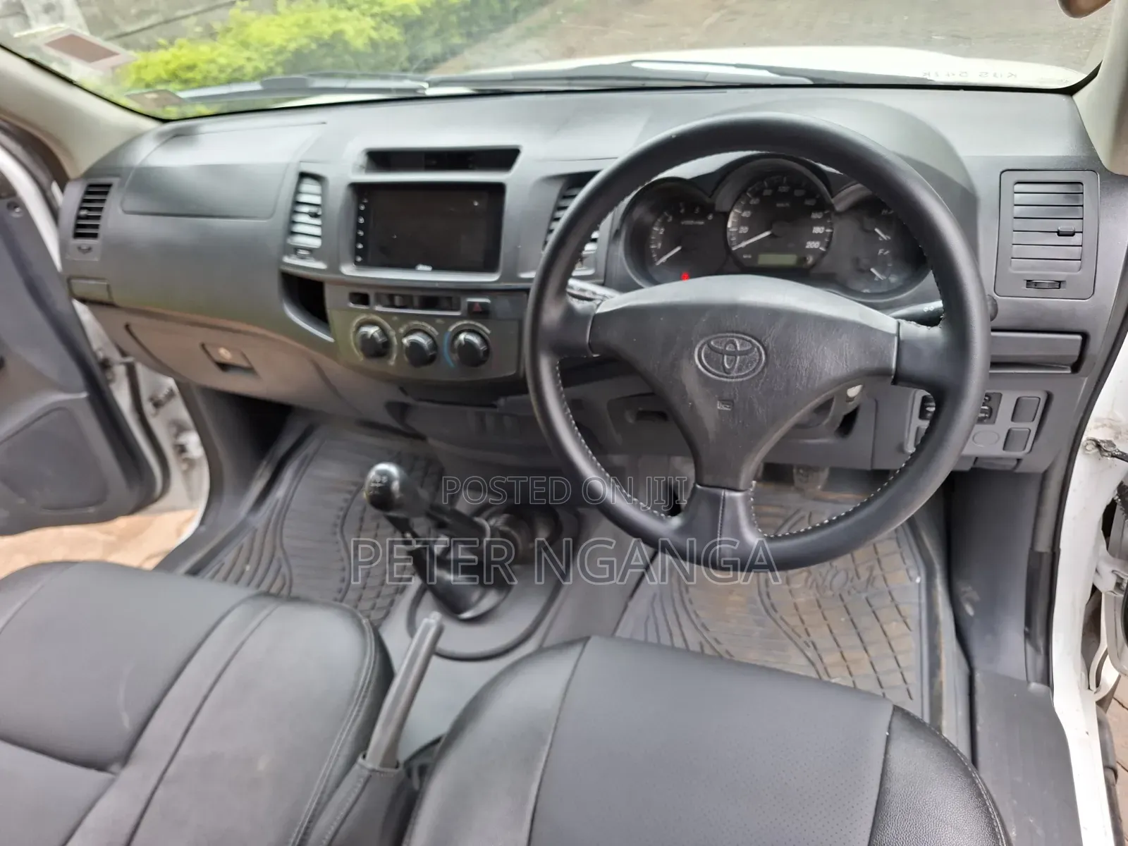 Toyota Hilux 2012 White