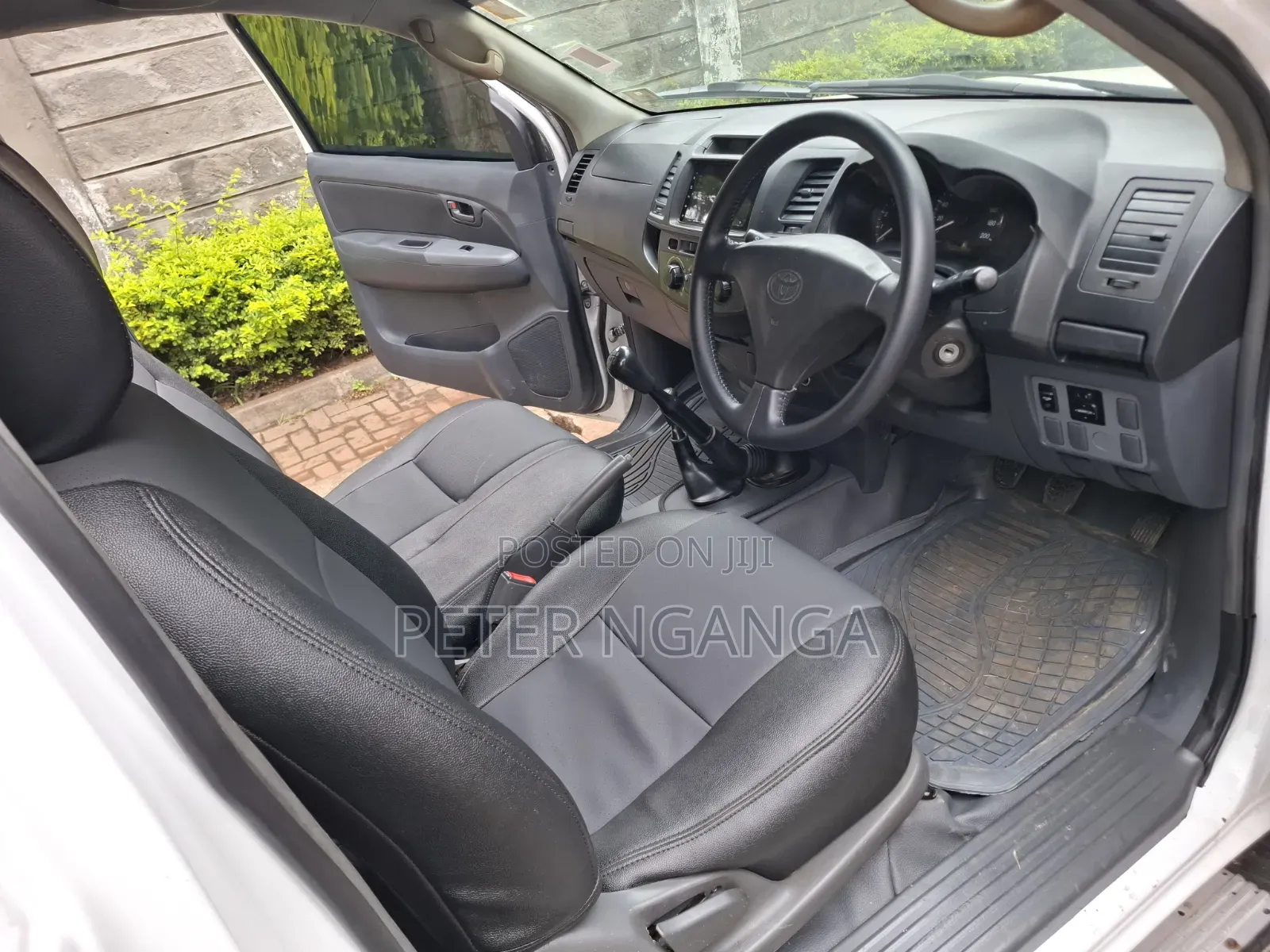 Toyota Hilux 2012 White