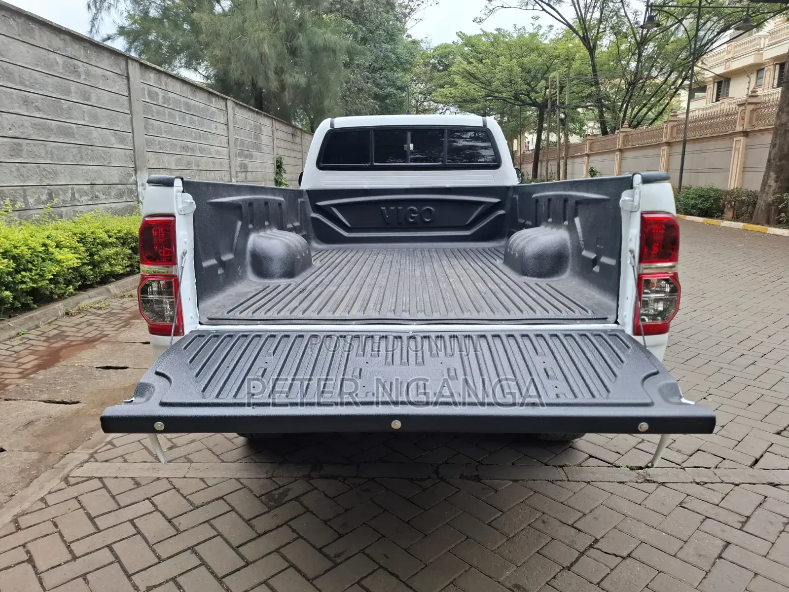 Toyota Hilux 2012 White