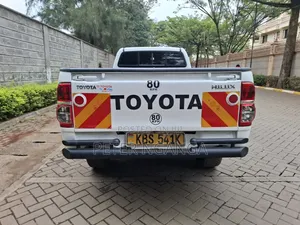 Toyota Hilux 2012 White