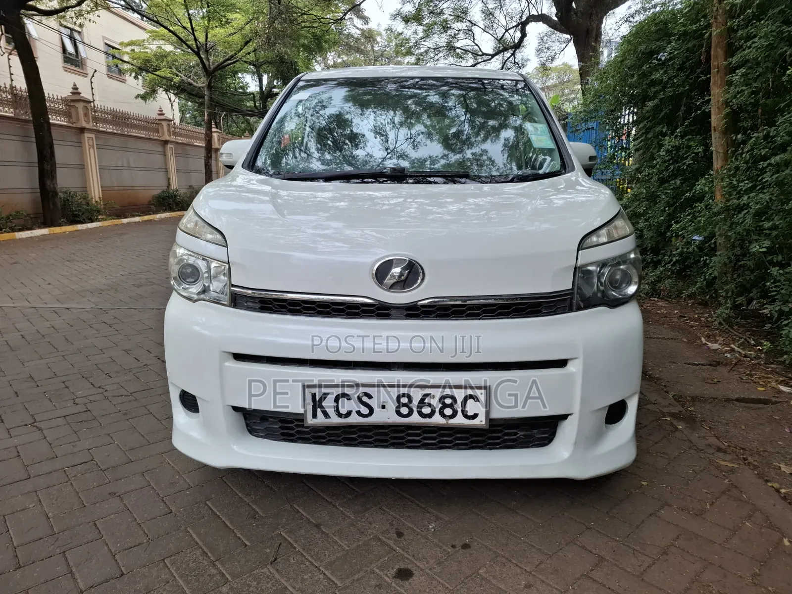 Toyota Voxy 2011 White