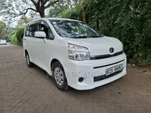 Toyota Voxy 2011 White