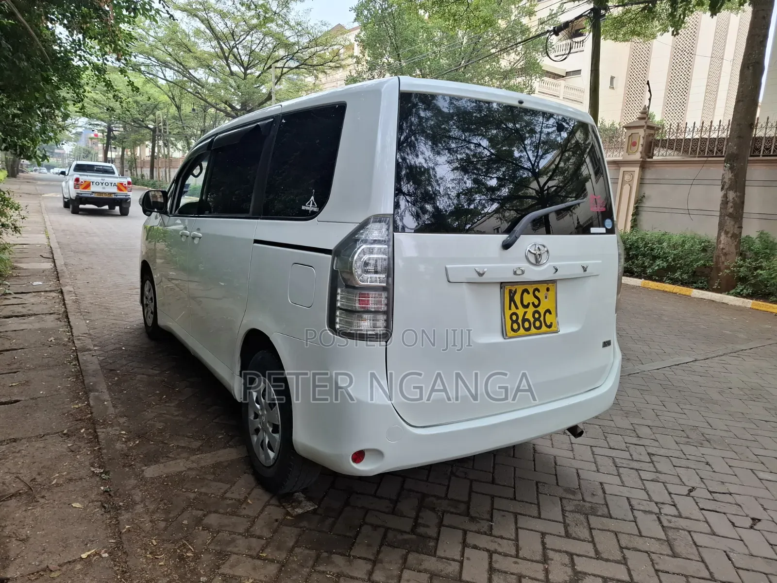 Toyota Voxy 2011 White