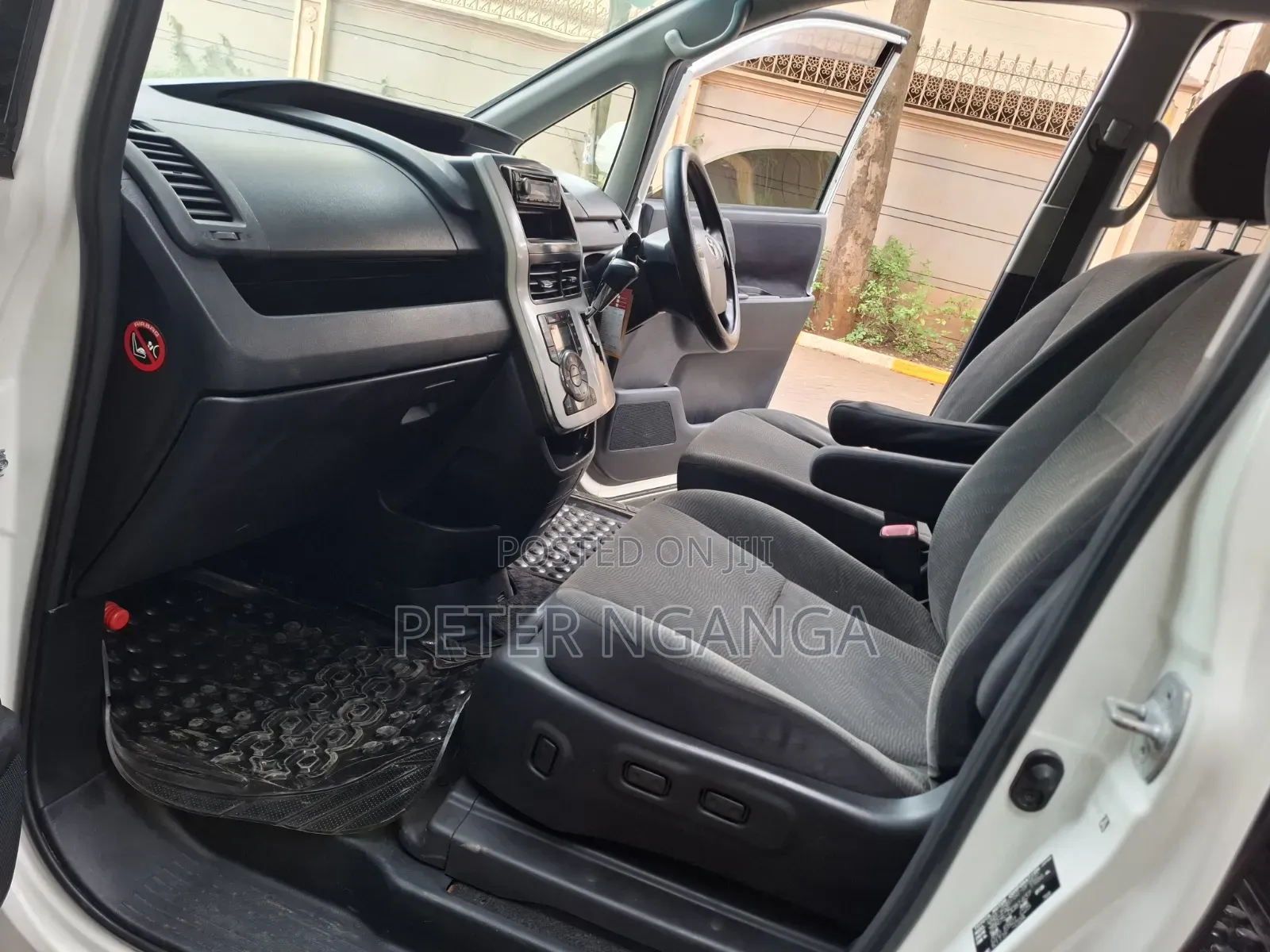 Toyota Voxy 2011 White