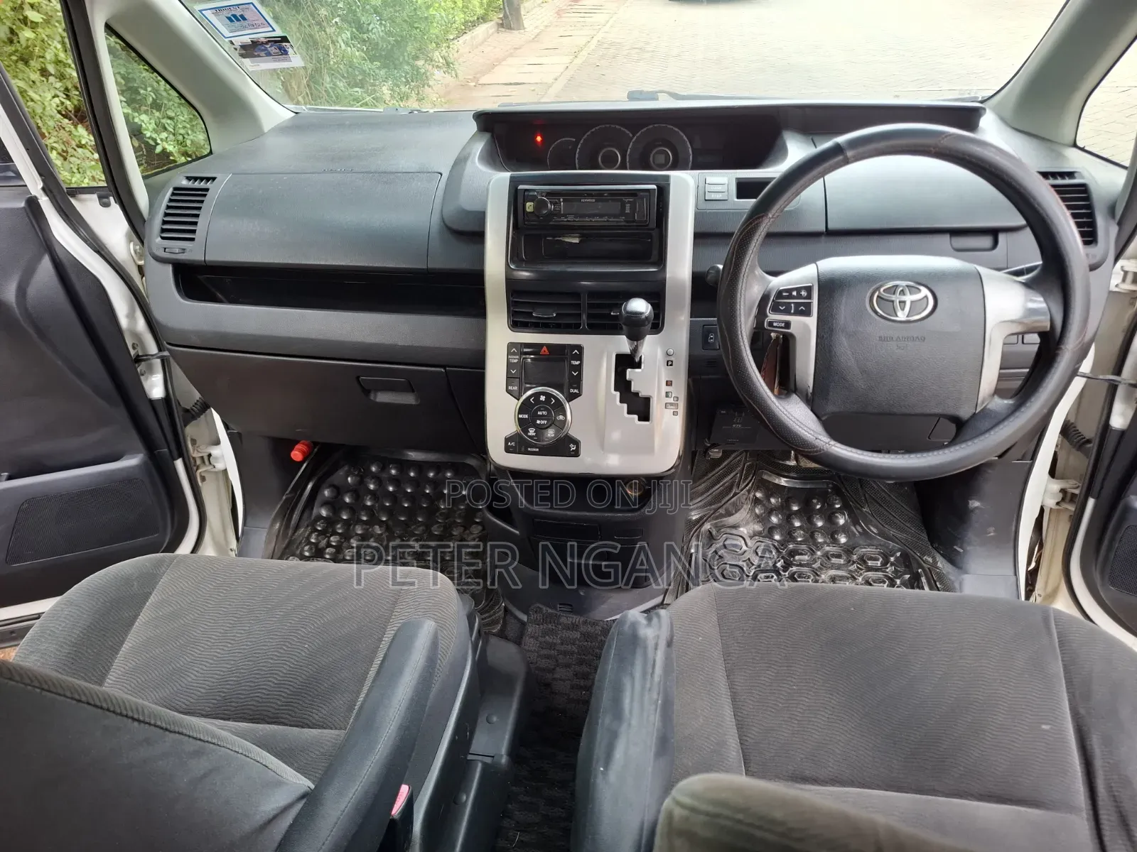 Toyota Voxy 2011 White