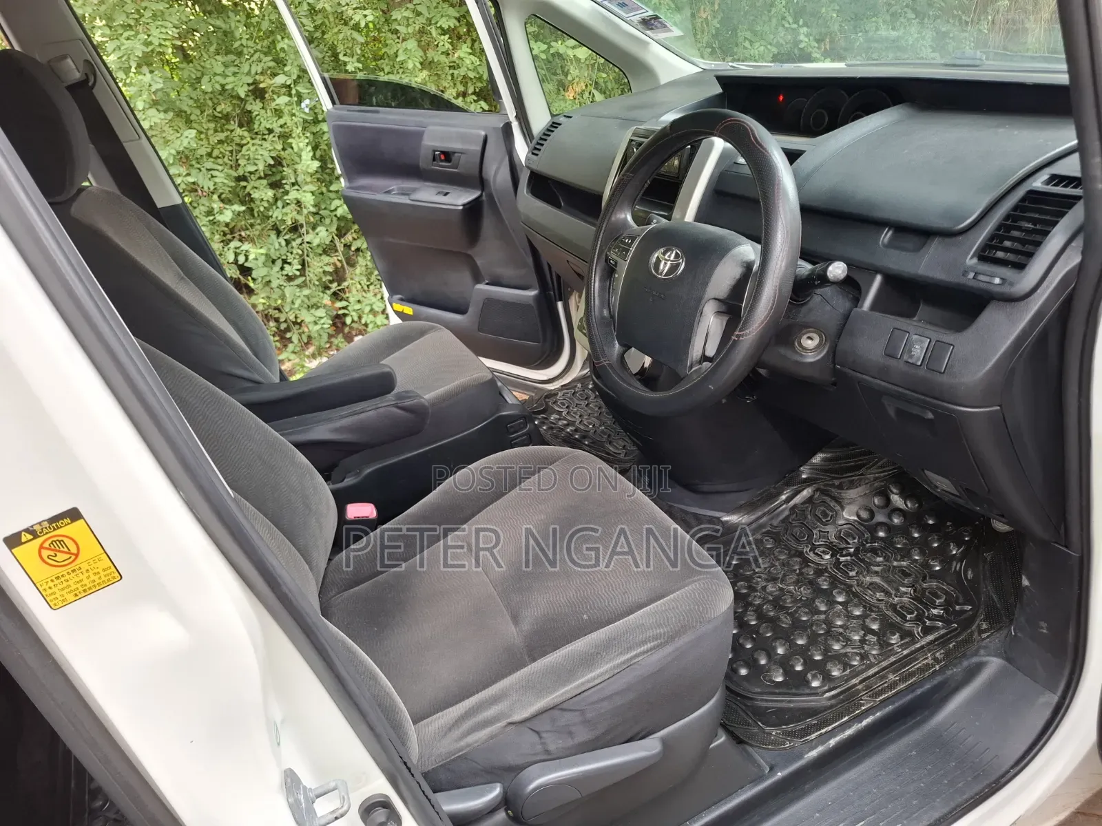 Toyota Voxy 2011 White