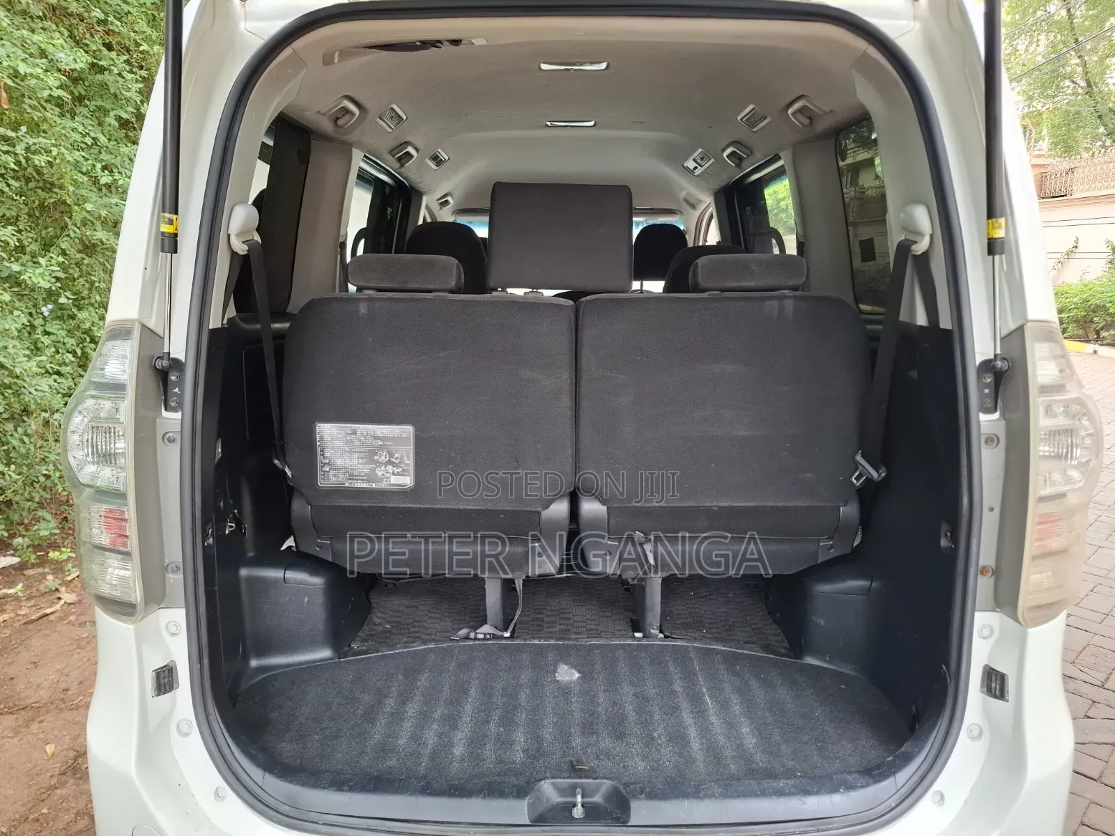 Toyota Voxy 2011 White