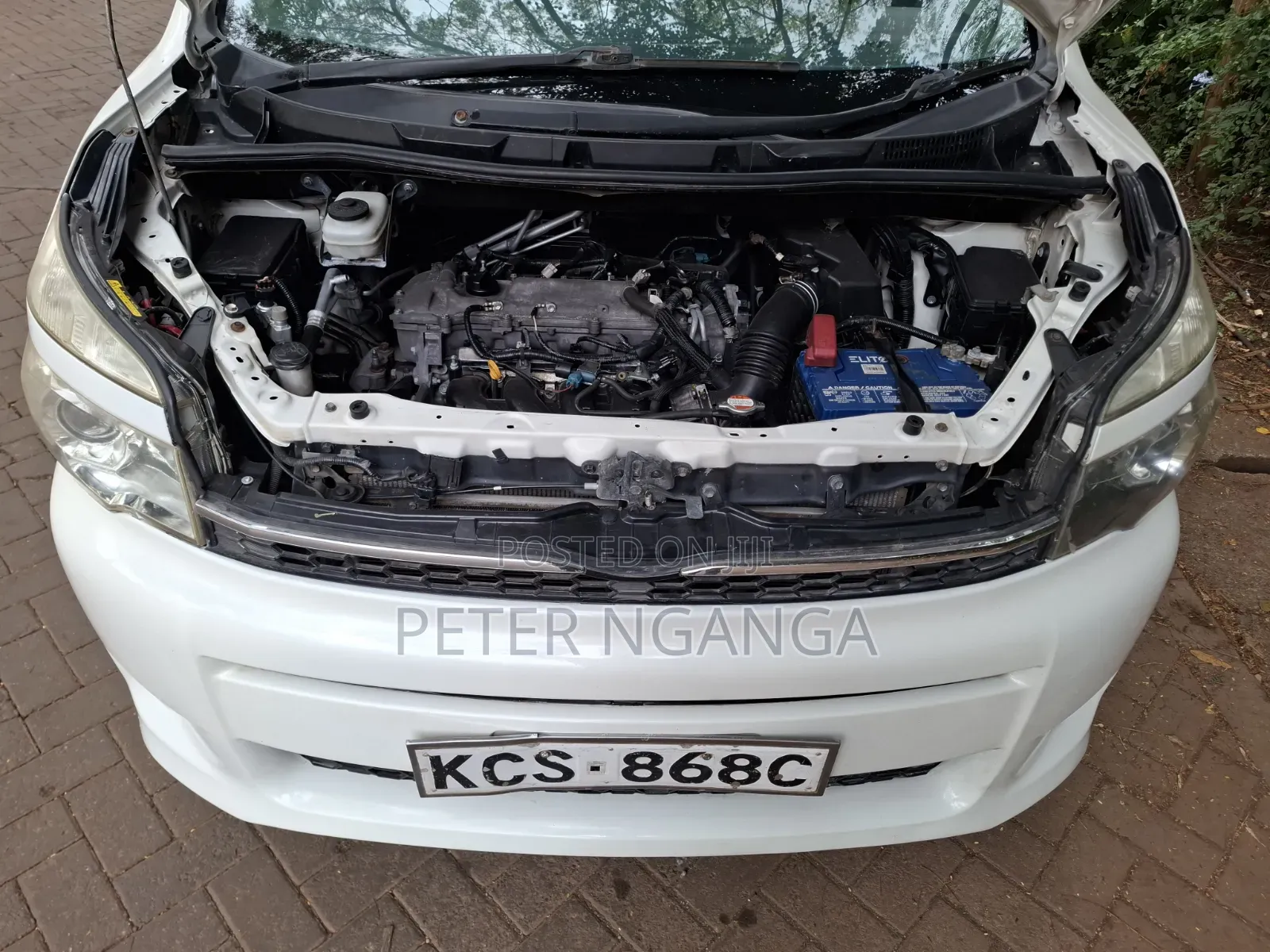 Toyota Voxy 2011 White