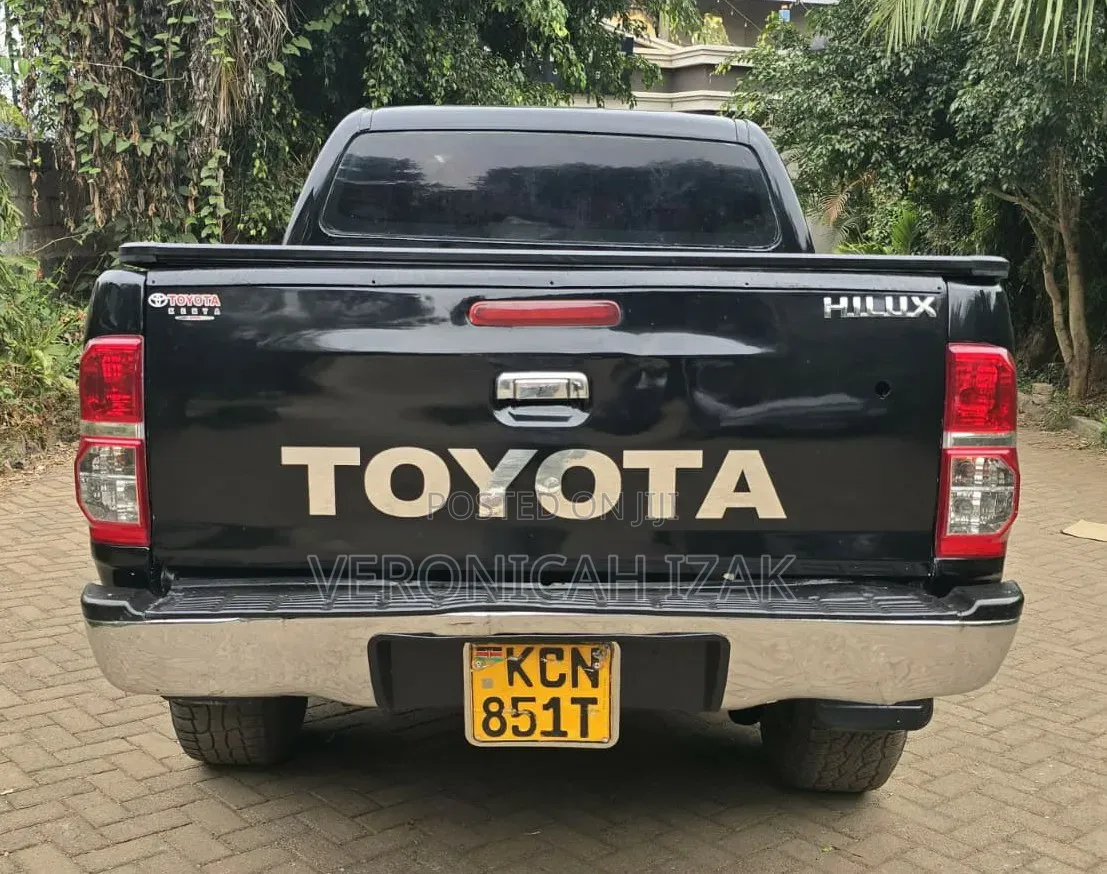 Toyota Hilux 2010 Black