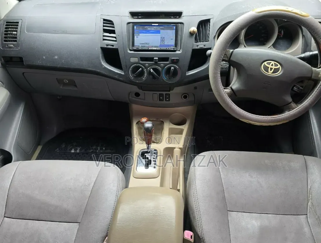 Toyota Hilux 2010 Black