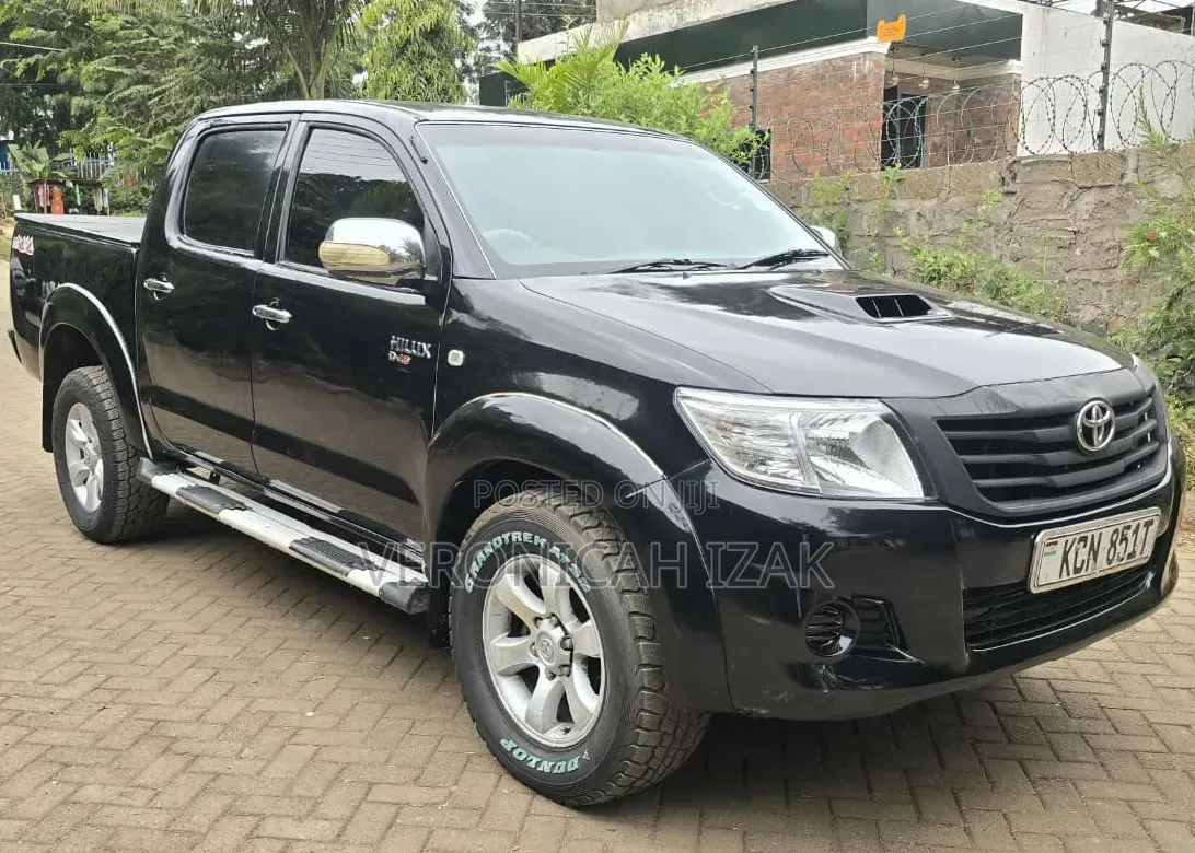 Toyota Hilux 2010 Black