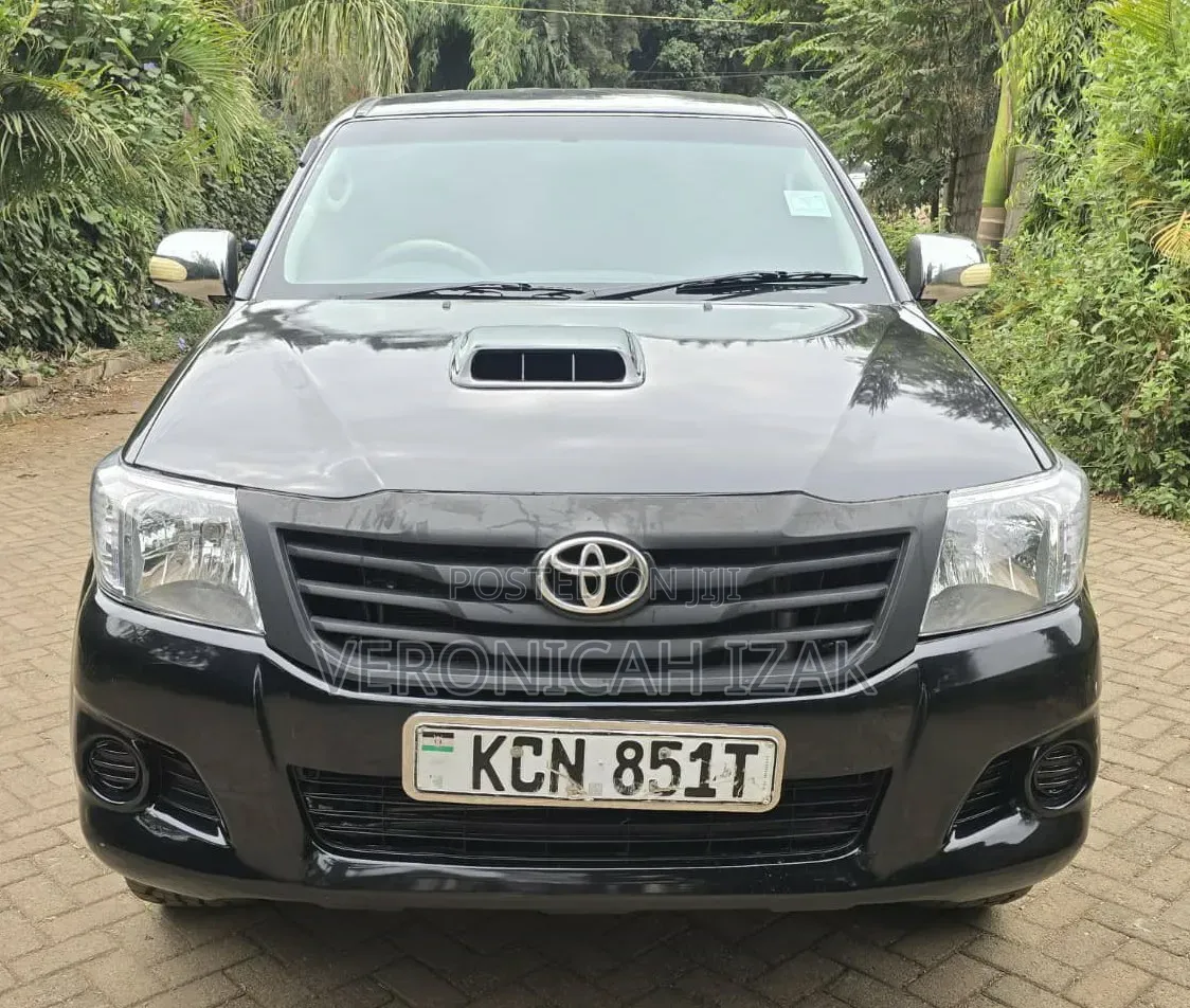 Toyota Hilux 2010 Black