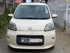 Toyota Porte 2017 Yellow