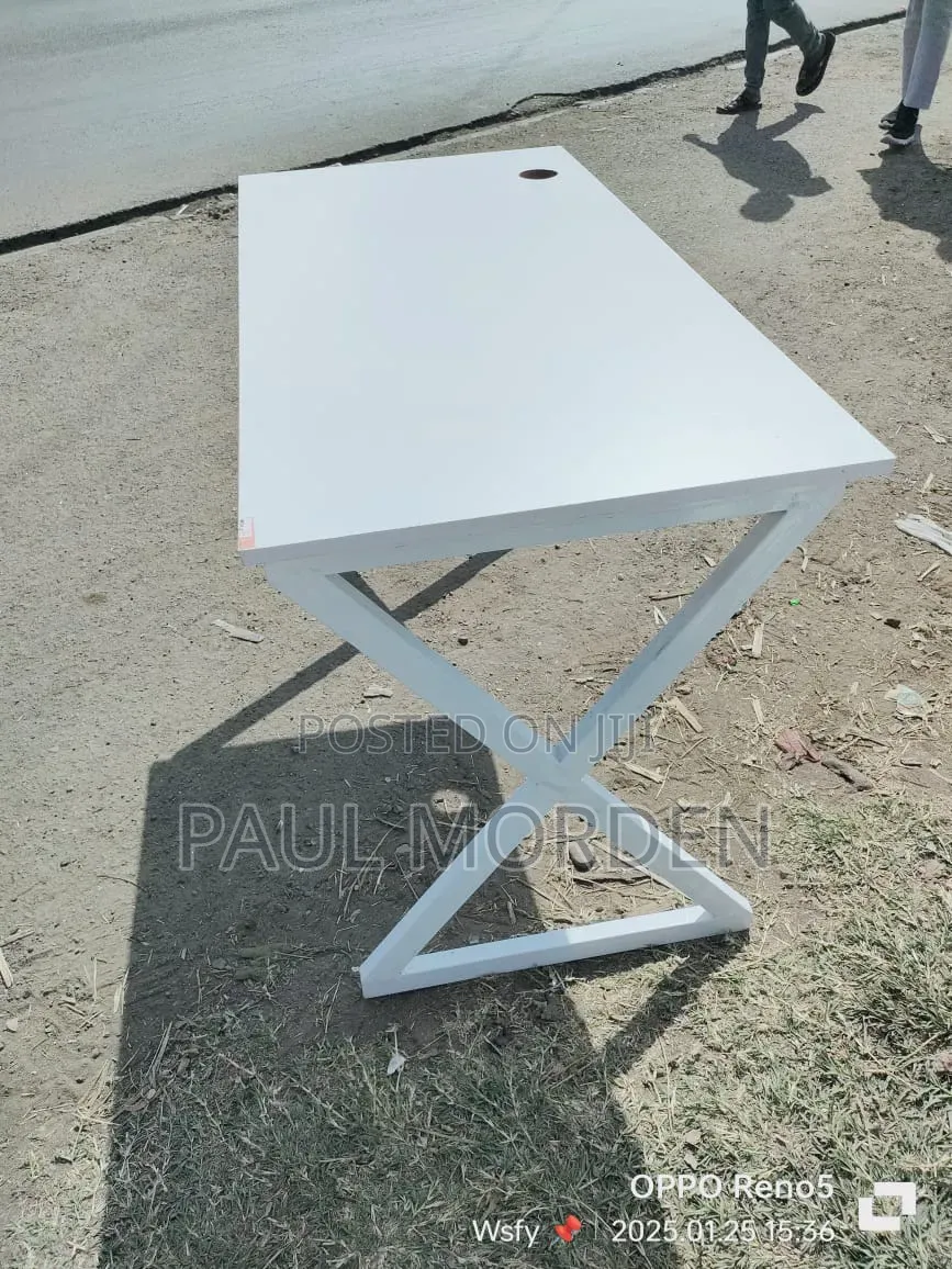 Modern Standard Office Desk 1.2m